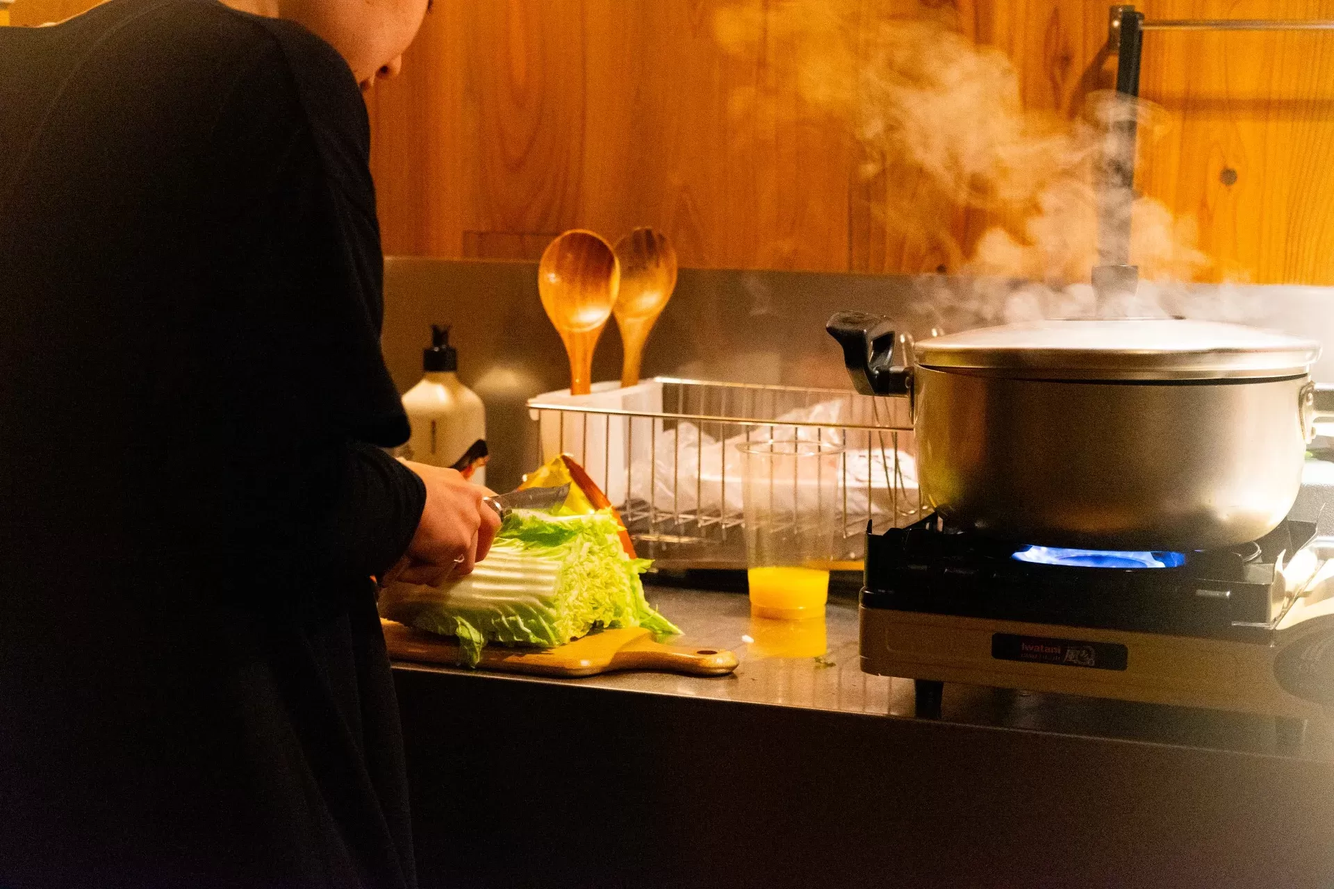 必要十分なキッチンスペース。調理器具は手ぶらでお越しいただけます。