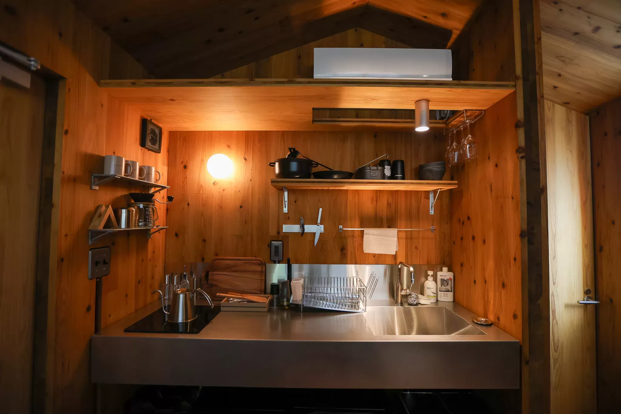 必要十分なキッチンスペース。調理器具は手ぶらでお越しいただけます。