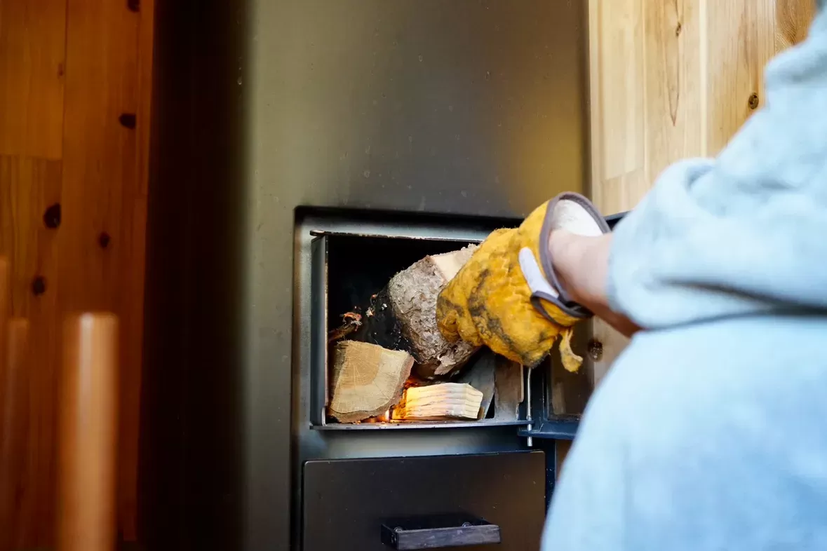 You can fire up the equipped sauna by yourself. The timing and temperature of the sauna is up to you